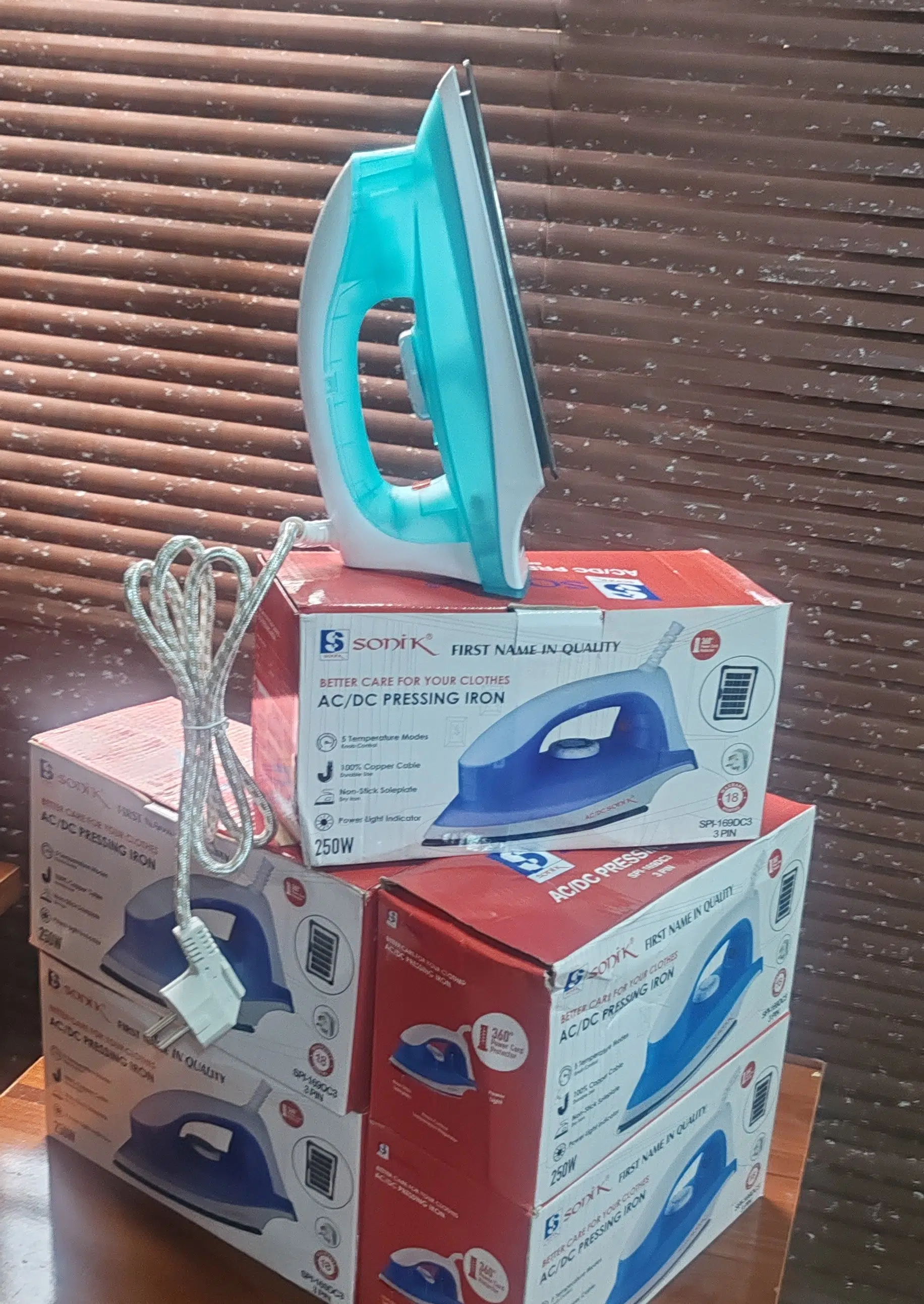 Low-Wattage Inverter Pressing Iron — product view 1